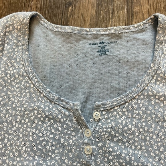 Women’s Brandi Melville Blue Floral  Zelly Crop Top three front buttons One Size - Picture 4 of 10